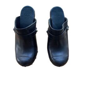 UGG Womens Black Sheepskin Lined Slip On Leather Studded Block Heel Clogs Size 6